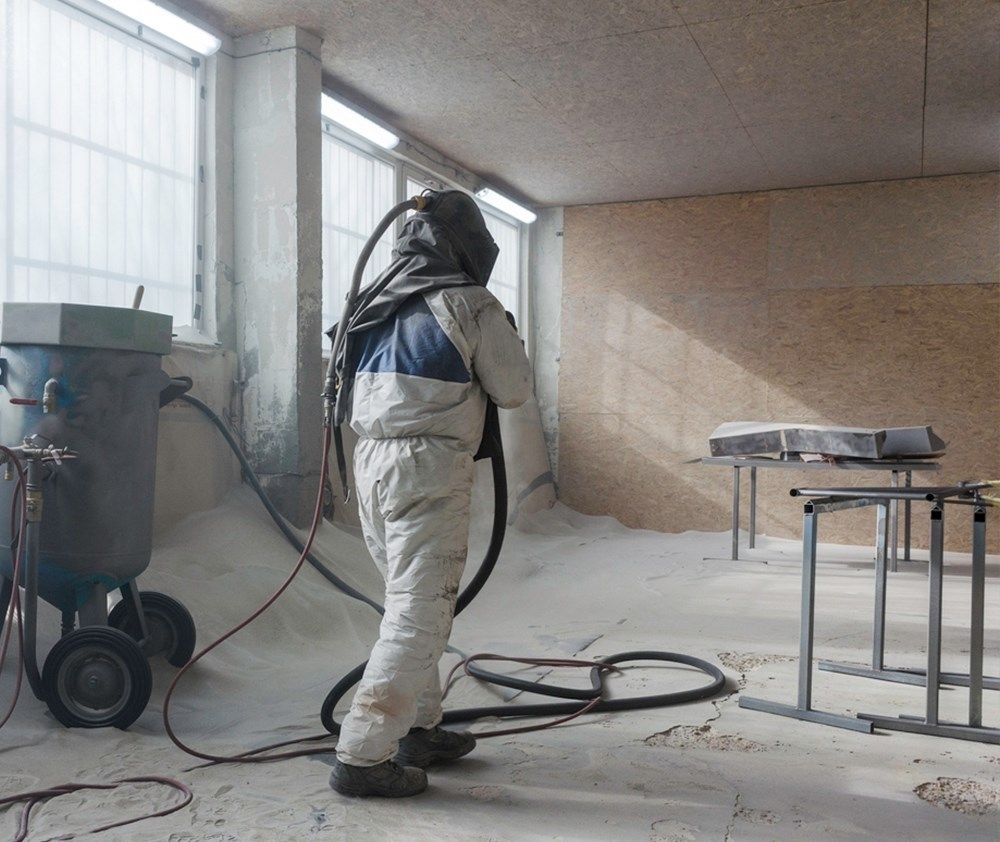 Sandblåsing for effektiv og skånsom overflatebehandling